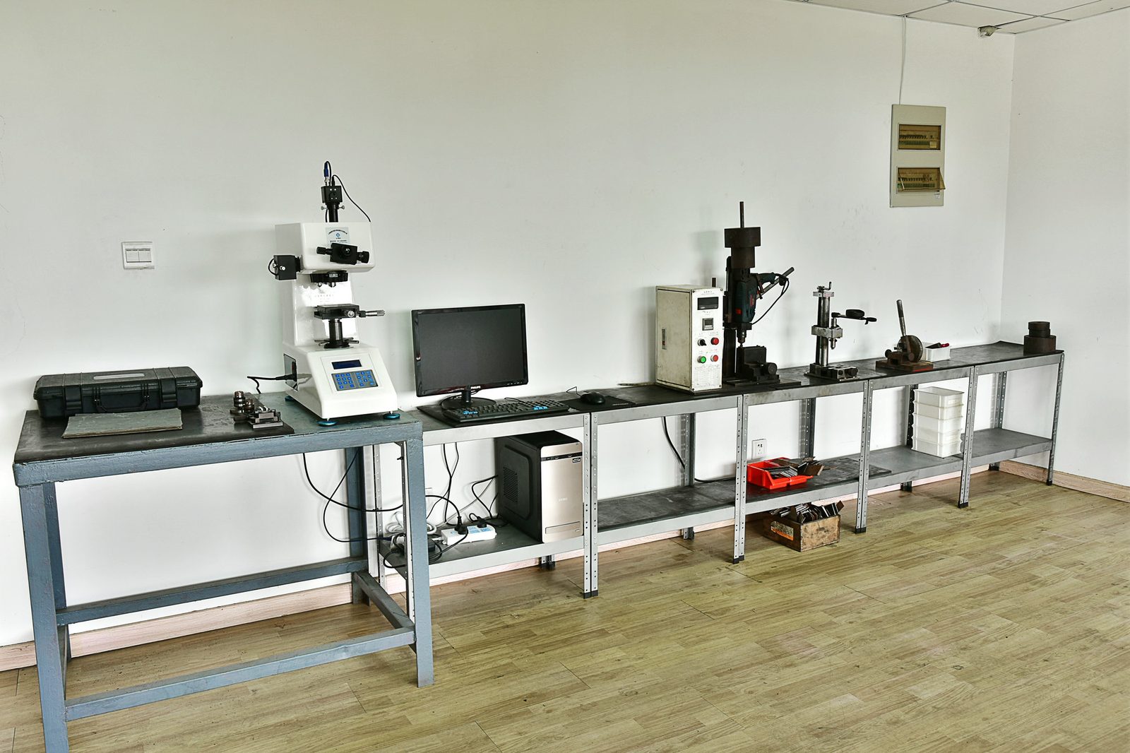 Quality control inspection of finished screws